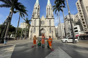 Artista plástico Alex Flemming leva exposição sobre o fim do mundo às ruínas de prédio histórico no Centro de SP
